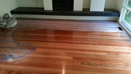 Sanding and Polishing in Kew. Oil Base Gloss Finish